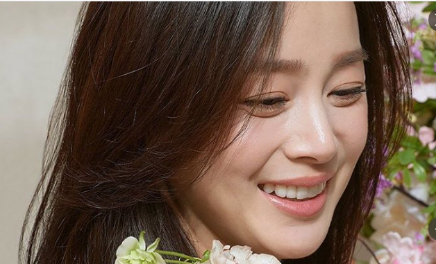 Beautiful Actress, Kim Tae Hee's Secrets to Ageless Beauty