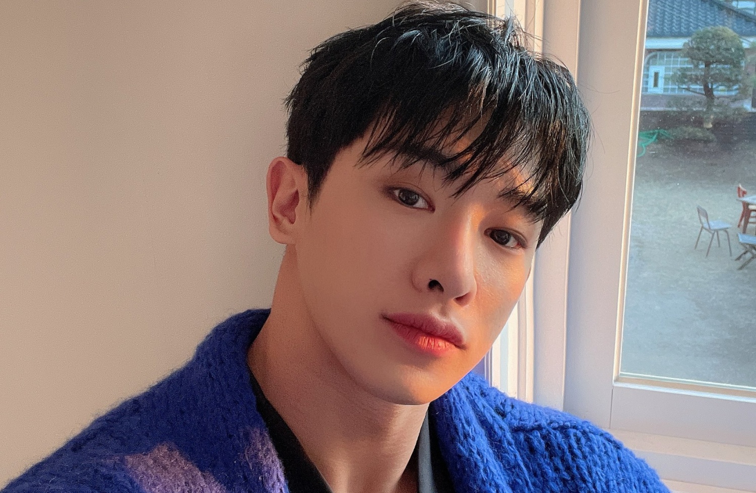 Wonho's Blue Hair Side Profile - wide 5